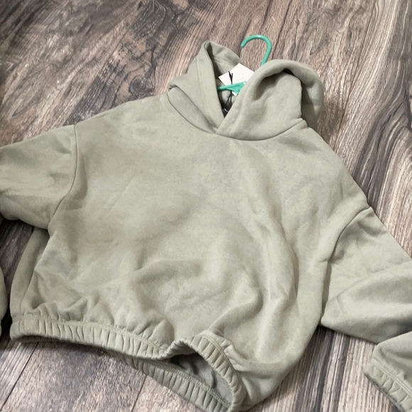 Zara Sweaters - Zara cropped hoodie